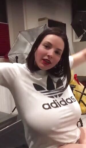 It supposed to be a loose shirt