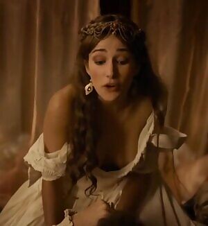 Ariana Martinez Groped in Carlos, Rey Emperador S01E14