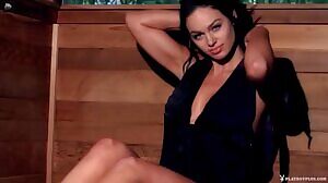 Kaycee Ryan Presenting Her Curvy Body