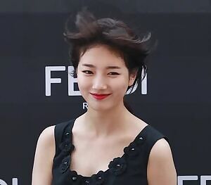 Suzy - Cleavage