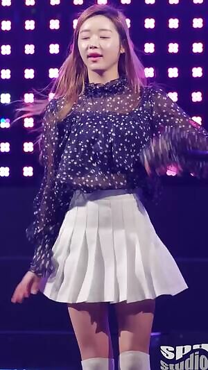 Oh My Girl - Yooa: Thighs and knee highs