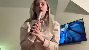 Craving a dick to suck but gotta make do with what I’ve got 😩