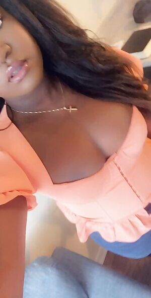 Who else got dressed or easter in the living room? 🐣