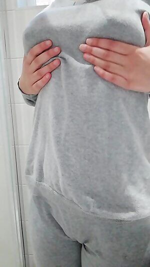 Enjoy my irst titty drop :)