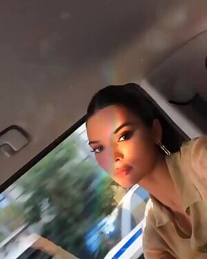 Kendall Jenner’s bitchy face deserves a massive cumshot