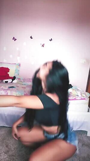 Twerking teen booty