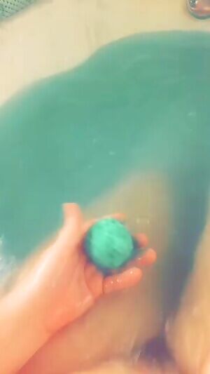 Bath Time!!!! 😛 😛 😛 😛 Sc:SamanthaStripe