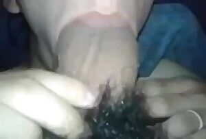 Sucking on daddy’s dick😋