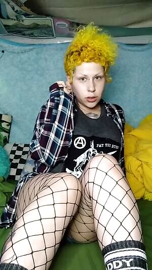 Who's gonna be my eager little pet today? 😈 Your sassy Princess / Daddy is here to keep you adorably in line, aching to please. Honesty and effort get you everywhere. Tell me a secret.