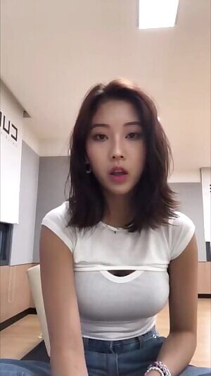 CLC - Seungyeon boobs