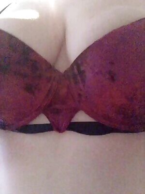 She wore red velvet and did a titty drop