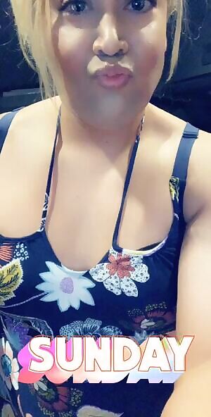 🌸👱🏽‍♀️👈🏼