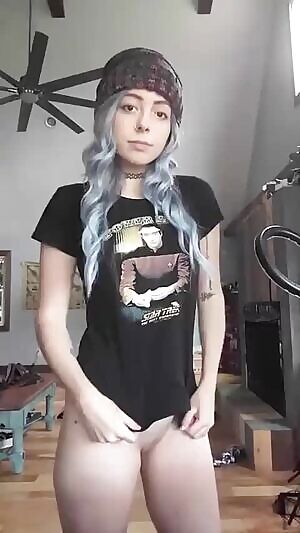 Sexy alt girl flashing