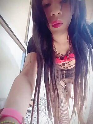 Shemale Nicole Smith Shows Off