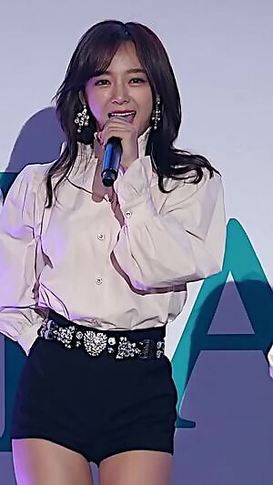gugudan - Sejeong's cheeks