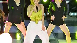 HyunA slip