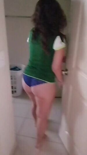 Wife loves showing off her ass