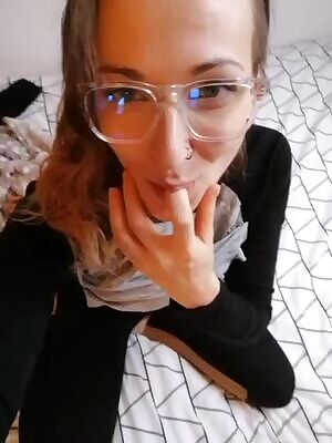 Freshly out of the shower and feeling cheeky 😃