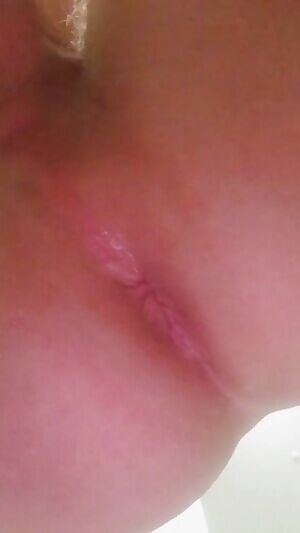 Trying a dildo for the first time. Be nice (; PMs welcome