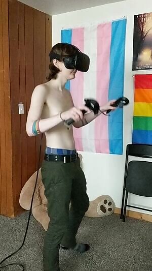 Proof that tiny titties still bounce