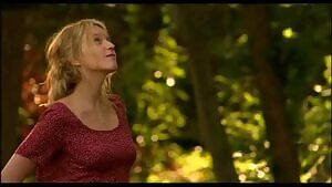 Ludivine Sagnier bush