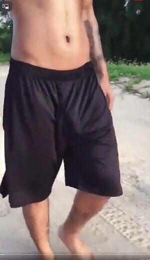 Freeballin near the beach 😜