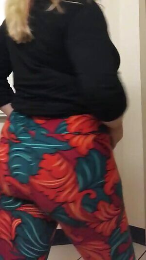 Shaking my ass in leggings just for fun