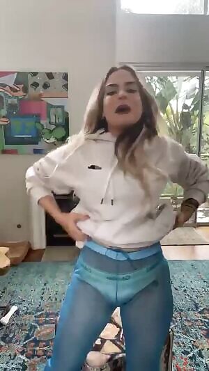 Jojo Levesque accidental flash on IG Live