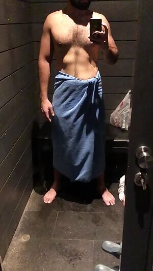 Couldn’t resist the lighting at the gym