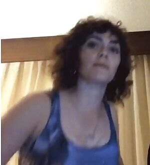 Busty mature actress & improvisor Amanda Troop showing off her lovely Harry Potter dress. Managing to seduce all horny nerds at Comic-Con.