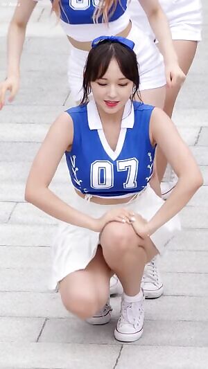 Cheng Xiao gets her butt played with