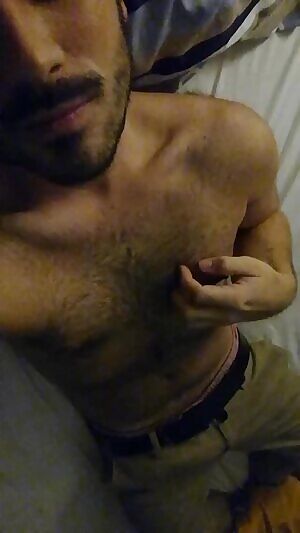 I'm sure that your message could make me take off my clothes one by one.. ;) Come to talk ! Envie de jouer..