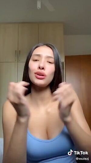 Shaking tits