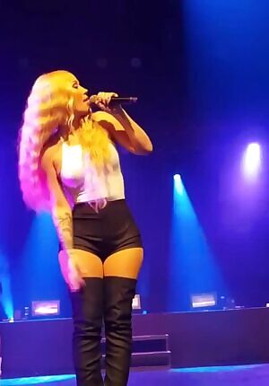 I want to destroy Iggy’s big fat fake ass