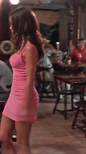 Jennifer Love Hewitt sits down in Heartbreakers