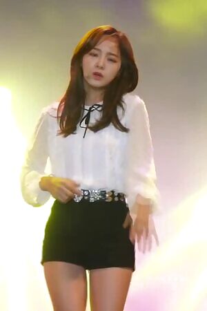 Gugudan - Sejeong what is she grinded on you