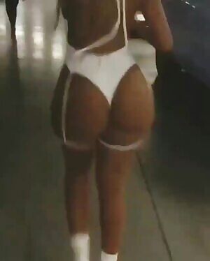 Such a big ass on such a slim body...