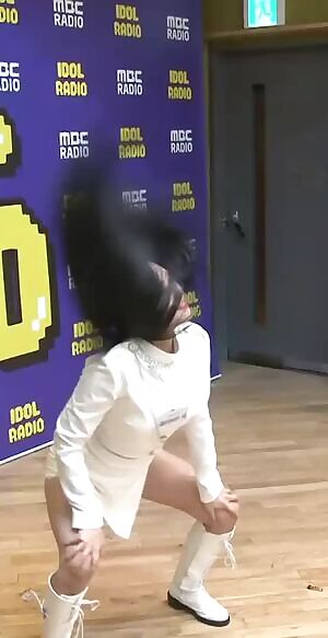 LOONA - Olivia Hye, Choerry, Hyunjin & Jinsoul