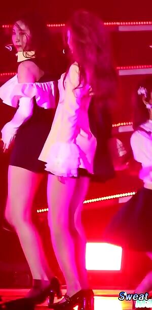 Izone - Minju sweaty and leggy