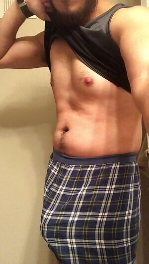 It’s late and I’m ready to cum. Wanna be my slut tonight?