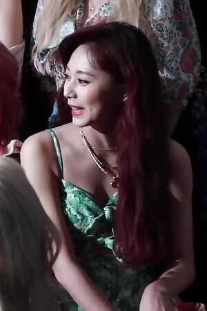 TWICE - Tzuyu and Jeongyeon