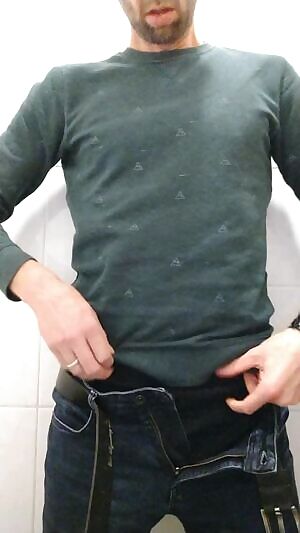 Being so hard in my pants it hurts!! 37 M4F