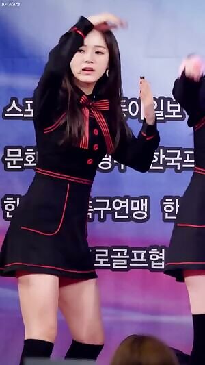 GUGUDAN Sejeong Thigh heaven