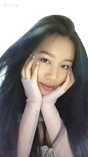 I am a whole 10pc chicken nugget meal with fries