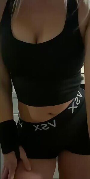 Sorry if you’re stuck inside today with the quarantine... I’m making the best of if 🍑