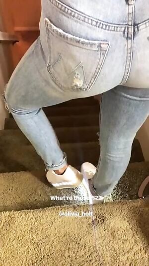 Olivia Holt gif