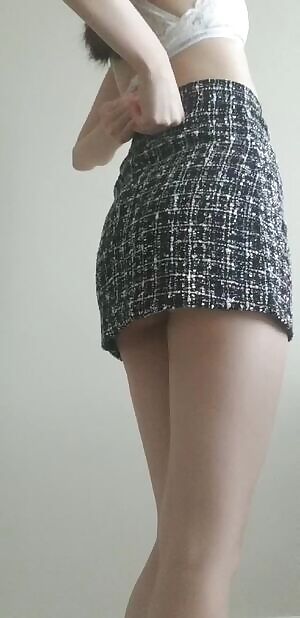 i don't think this skirt fits me anymore, it's too hard to take off which is a very important feature to look for in clothing