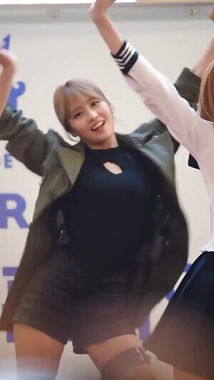 Twice - Momo