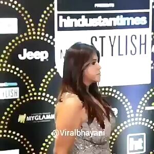 Ekta Kapoor ke saggy big boobs!!! BC ab Ekta mummy pe bhe Muth Marni pade ge