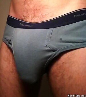 Flexing my big bulge